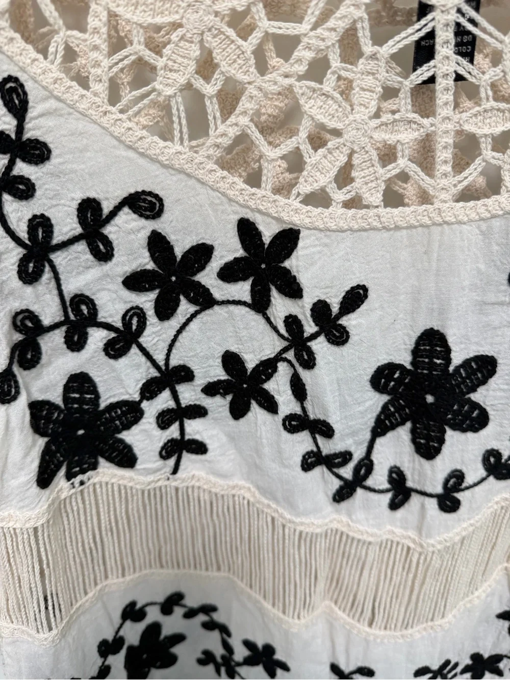 Oliver.O by Escio, Embroidered Women’s Top, Size Medium, Ivory & Black - Picture 8 of 10